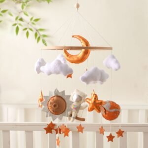 Mobile Bébé en Feutre avec Figurines et Nuages